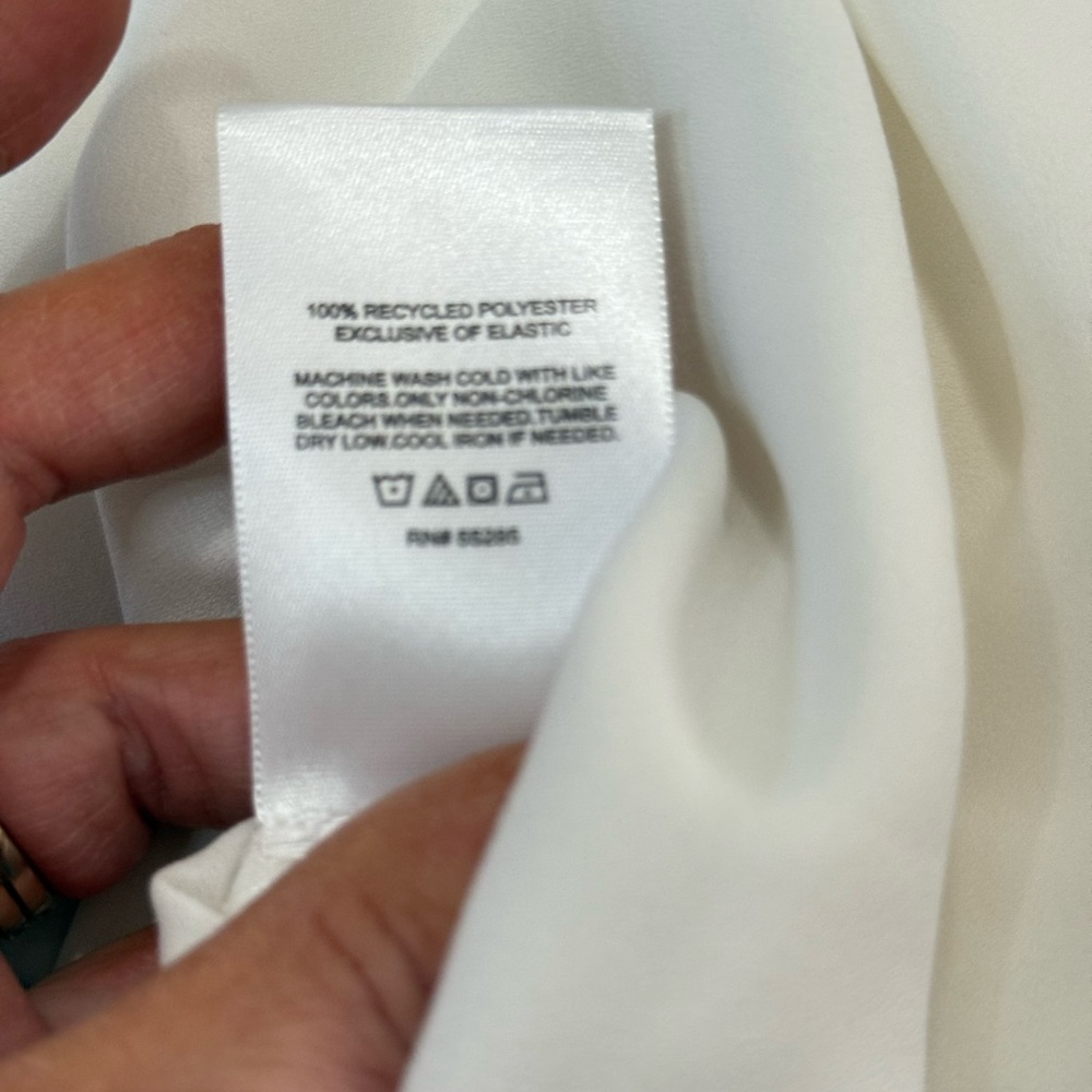 Express NWT Elegant White Women's Top in size large - Picture 9 of 9